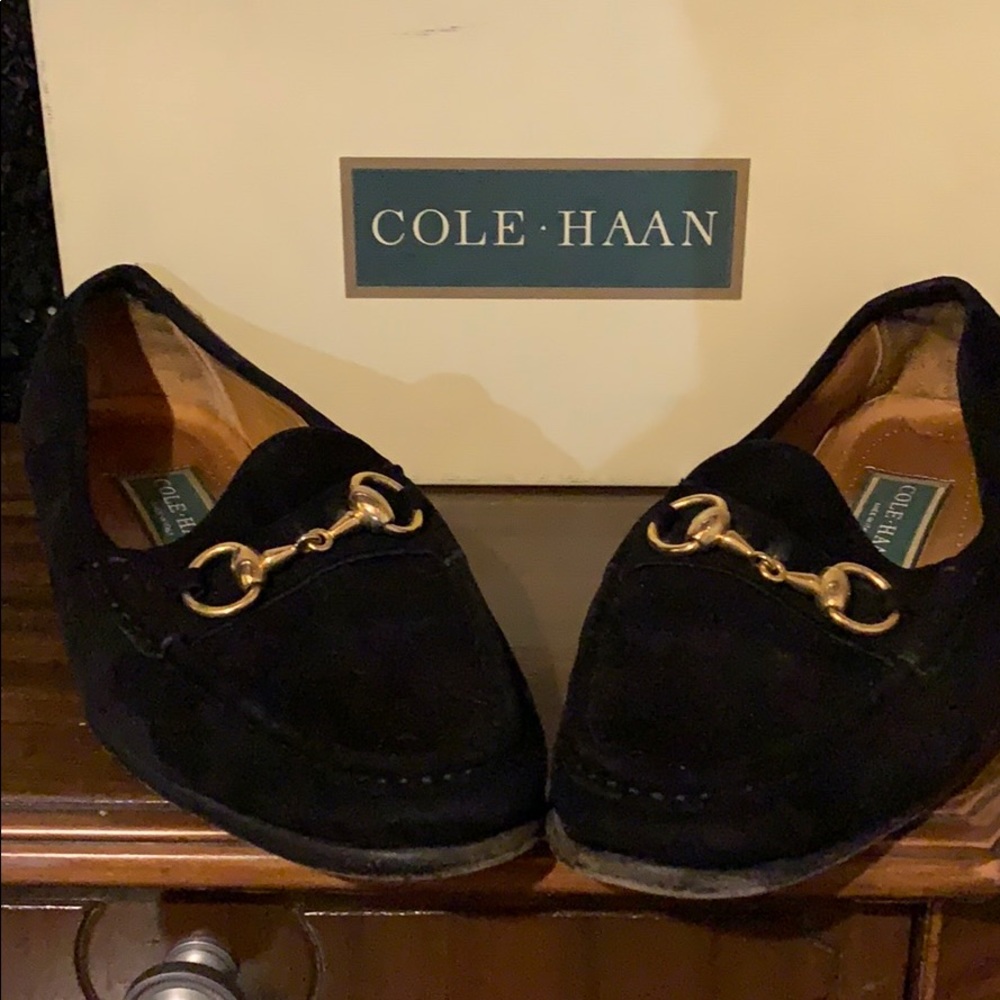 Men’s gold buckle loafer